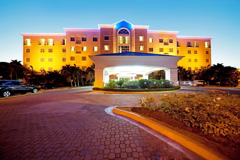Hotel Hodelpa Garden Court à Santiago De Los Caballeros Extérieur photo